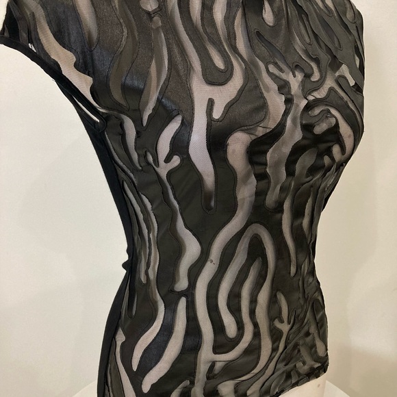 GRACIA Faux Black Leather Leopard Sheer Pattern Cap Sleeve Mock Neck Top Small - Picture 10 of 12